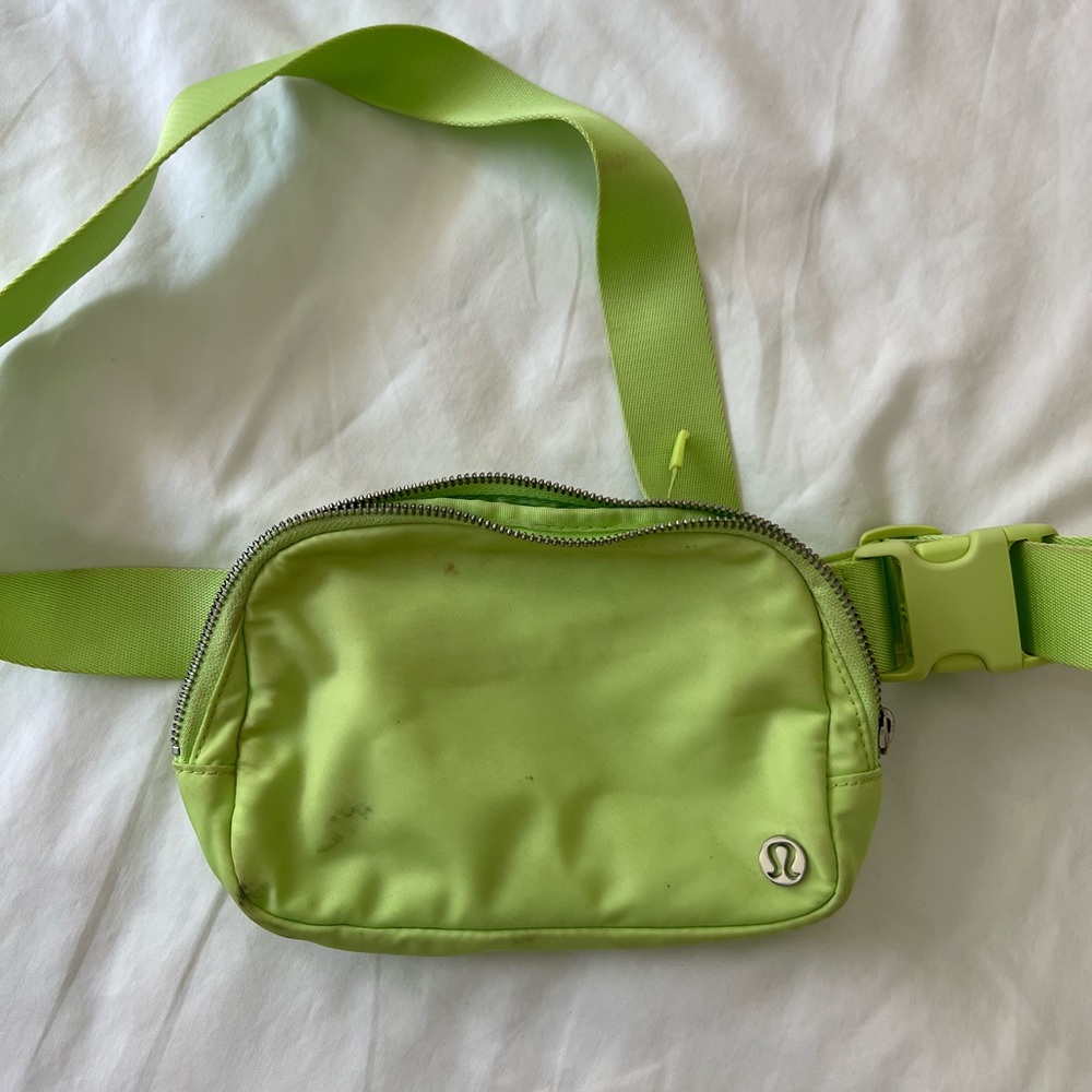 Lululemon belt bag neon green 💚